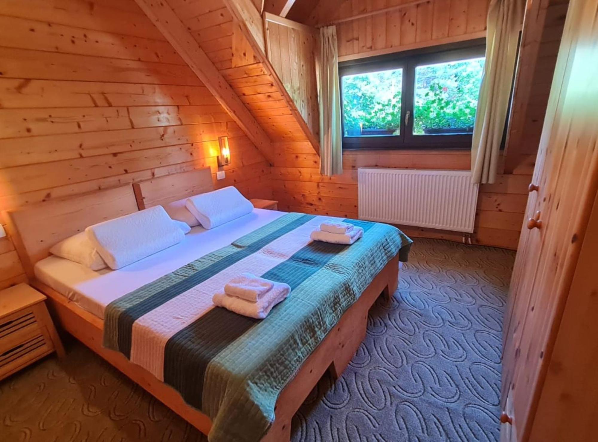 Apartments Plitvice Forest 科雷尼察 外观 照片